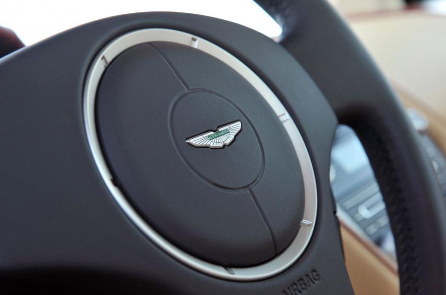 Детали интерьера Aston Martin DB9 2013 года  (NA) (фото 31 из 60)